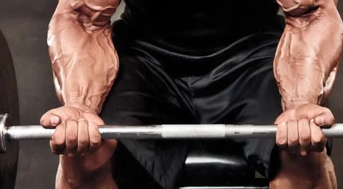 CURL OF FOREARMS WITH DUMBBELL