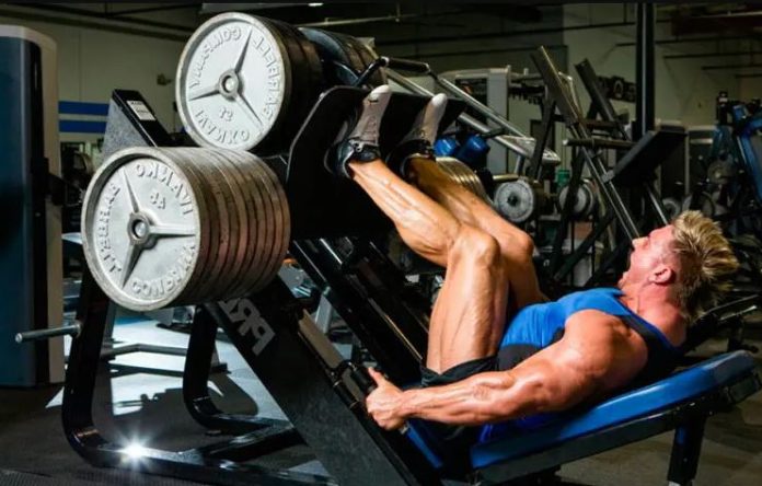 LEG PRESS IN GYM MACHINE